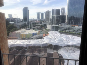 シンガポールのマリーナベイサンズとクラークキーと金融ビル群