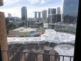 シンガポールのマリーナベイサンズとクラークキーと金融ビル群