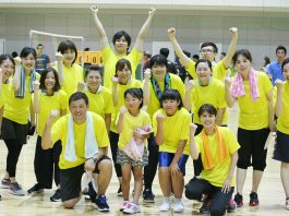 すててこメンバー、納涼ビーチバレーボールに出場