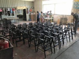中国の大連の家具製造工場