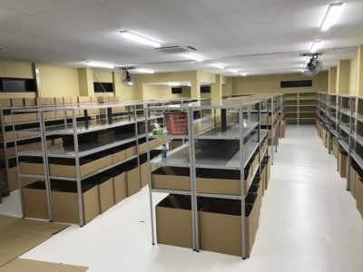 すててこ株式会社　物流倉庫　スチール棚　組み立て