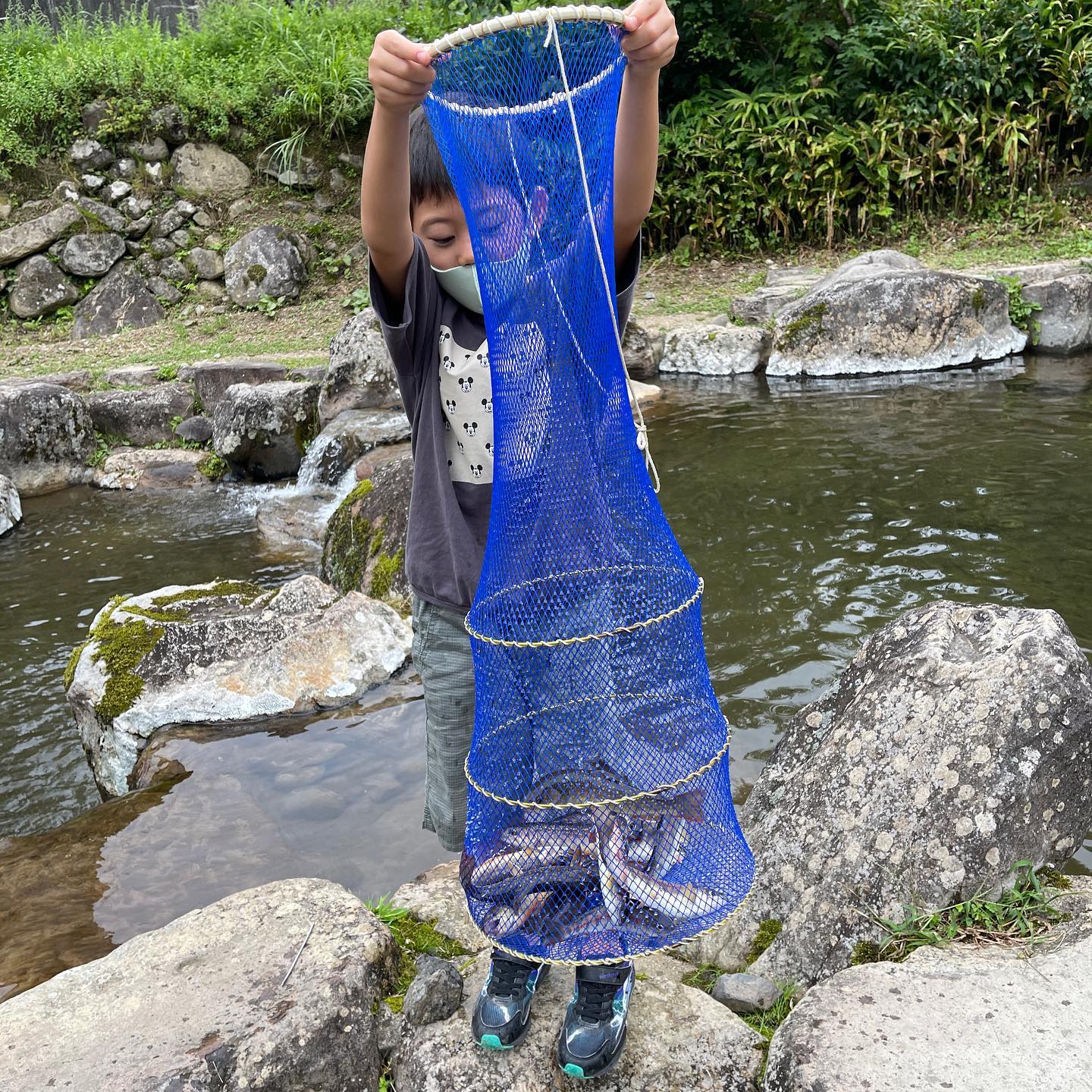 勝山市のフィッシングよこくらで、子供と釣り体験