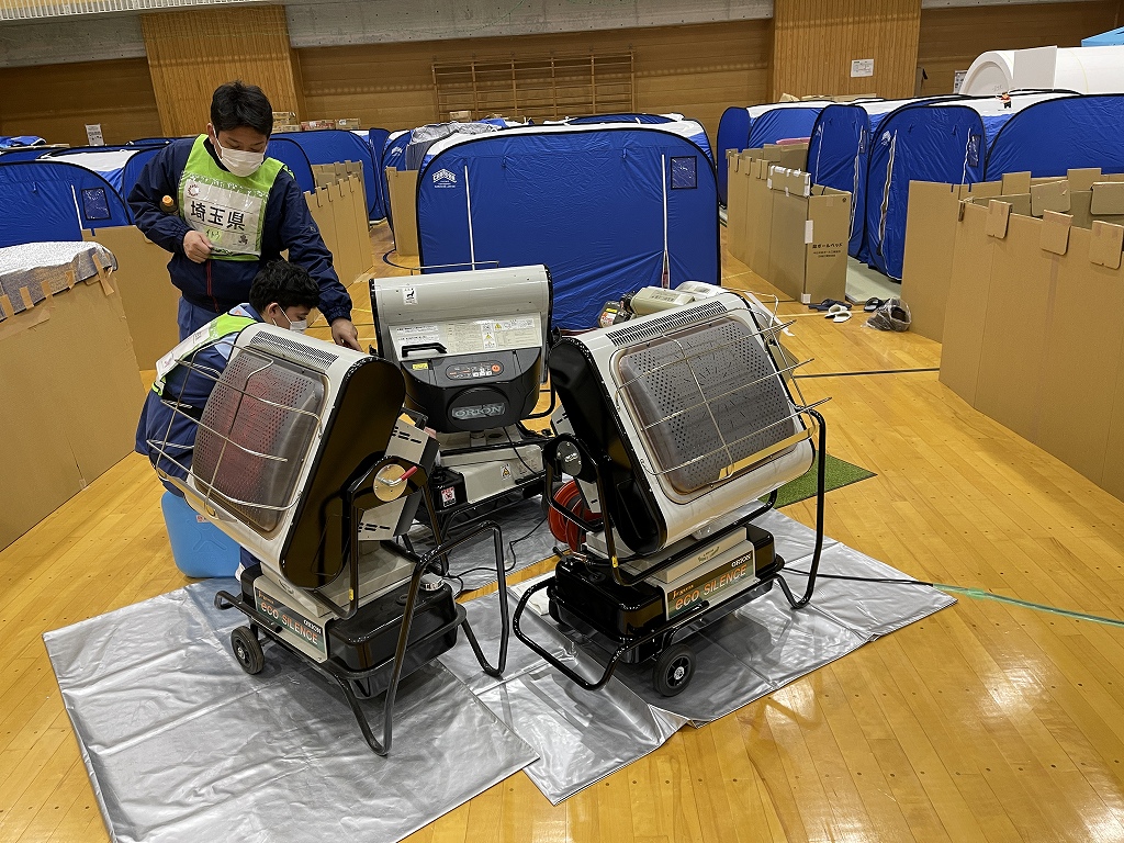 能登半島地震の避難所に空気清浄機の寄付と設置活動