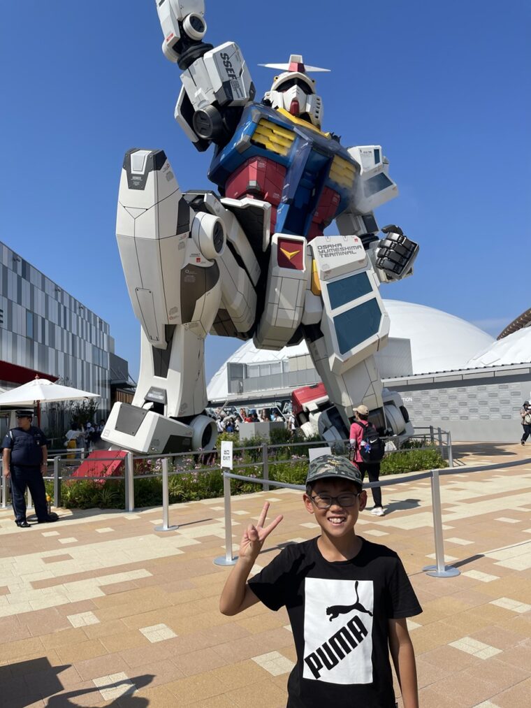 大阪万博のガンダム前