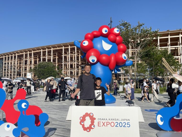 2025大阪万博 ミャクミャク前での記念撮影