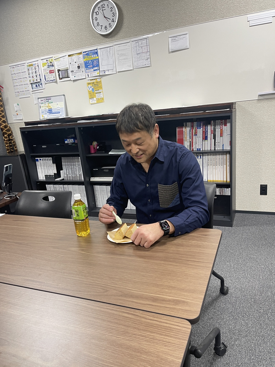 社長室で4時にお茶タイムがてら実食