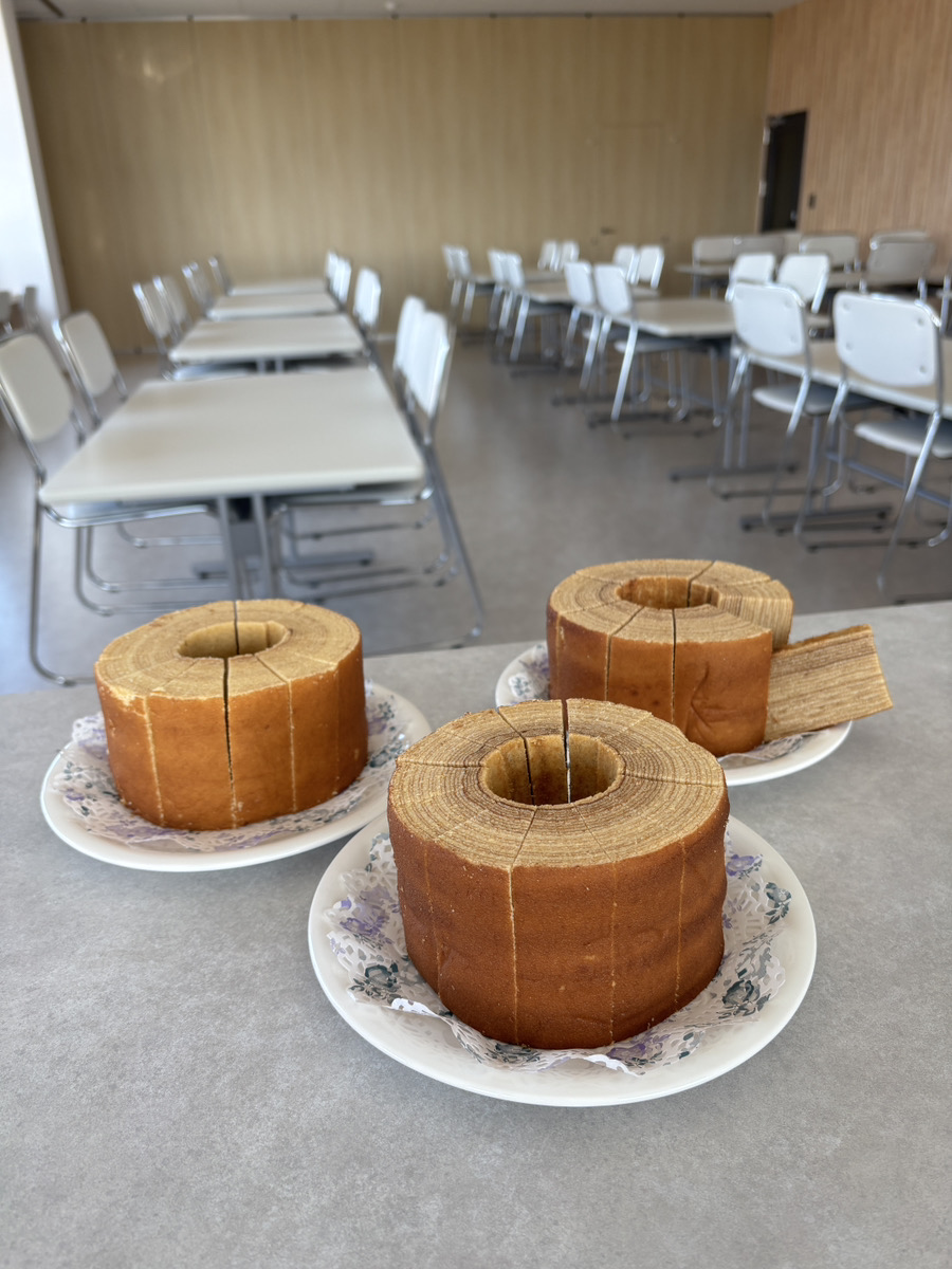 食堂でランチタイムにつまんでくださいと周知しました