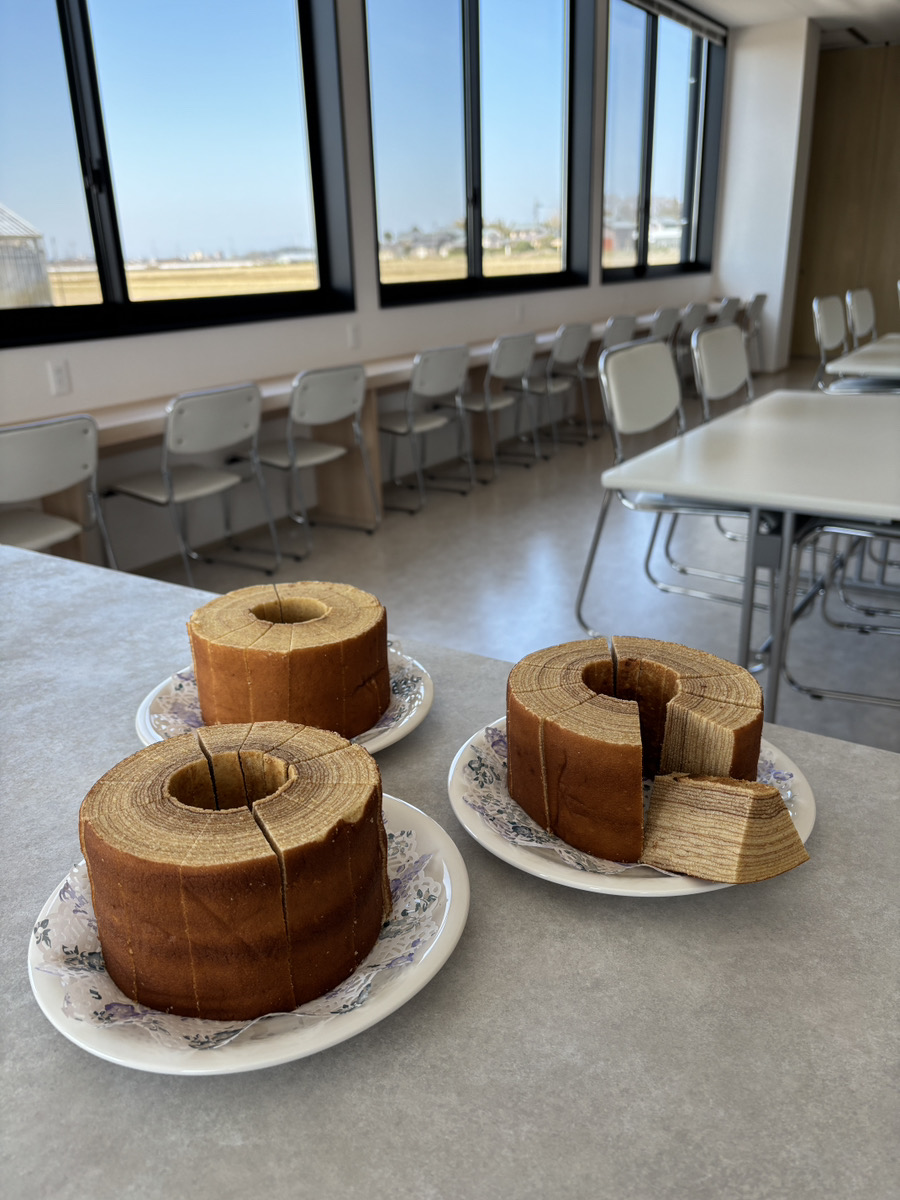 食堂とバウムクーヘンを別角度から